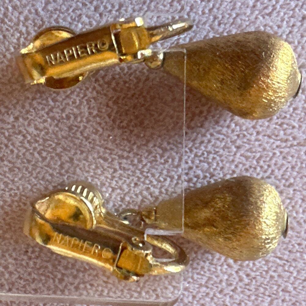 VTG Signed Napier Clip On Earrings Gold Tone Textured Drop Dangle Timeless - Picture 6 of 12